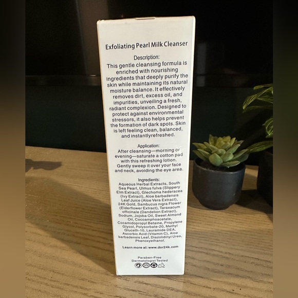 D’or 24K Prestige Exfoliating Pearl Milk Cleanser - Picture 3 of 5